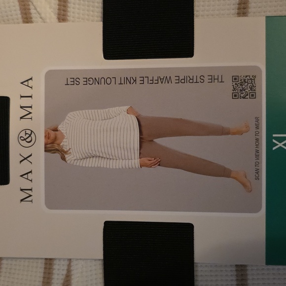 New! Max & Mia Women's Striped Lounge Set - Cream and Tan - Picture 4 of 4